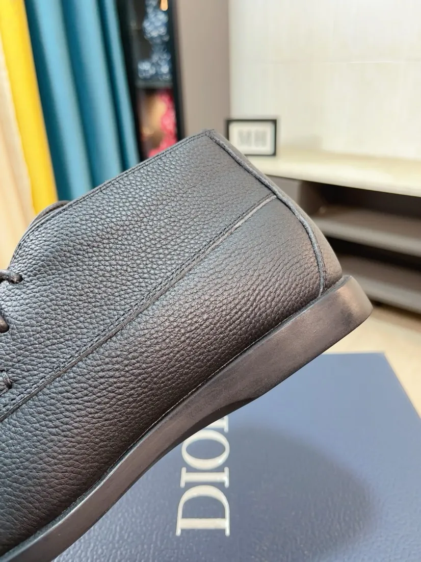 Men's shoes 💰600🌹🌹【UGG】✨The most popular series, a must-have for stylish men 😱The latest limited edition at the counter🍃Top export foreign trade order, counter packaging. Designed with high-end textured matte cowhide➕The simulated wool is beautiful, and the collar surface presents a clear texture, which is friendly without losing the foundation. 👀 Casual roll rope lace-up style✨Thick stitching to reinforce the sole, natural rubber sole🍎The collar makes walking more comfortable and relaxed. 38_44 code